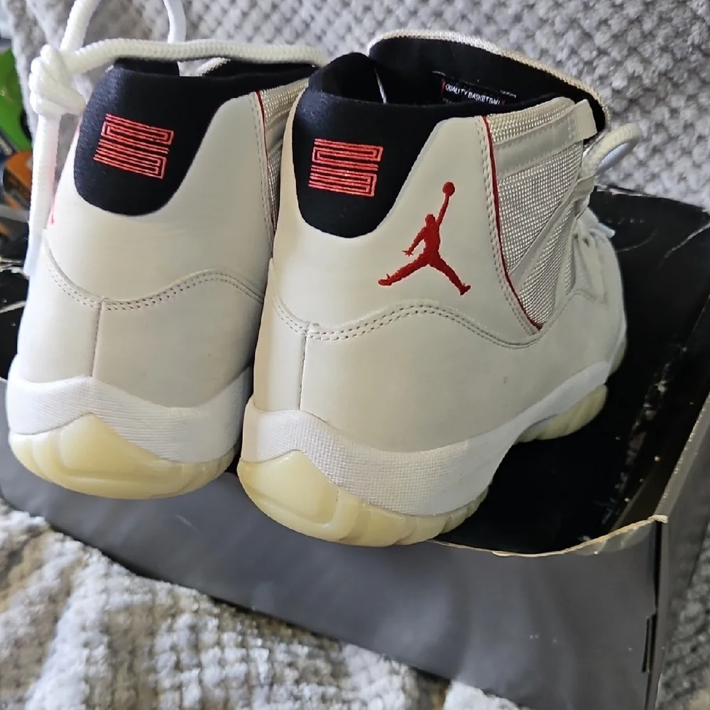 Jordan Air 11 Retro Platinum Tint and University Red - Picture 3 of 7